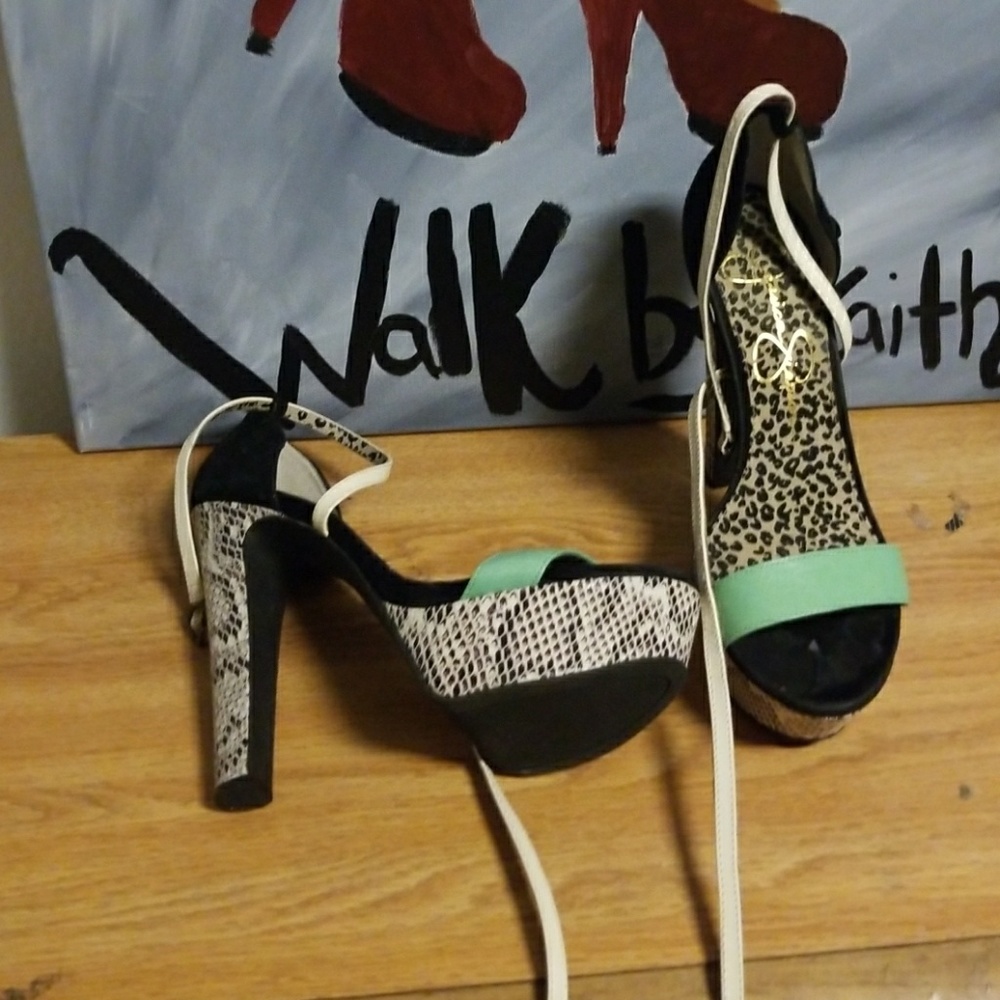 Shoes - Picture 2 of 2